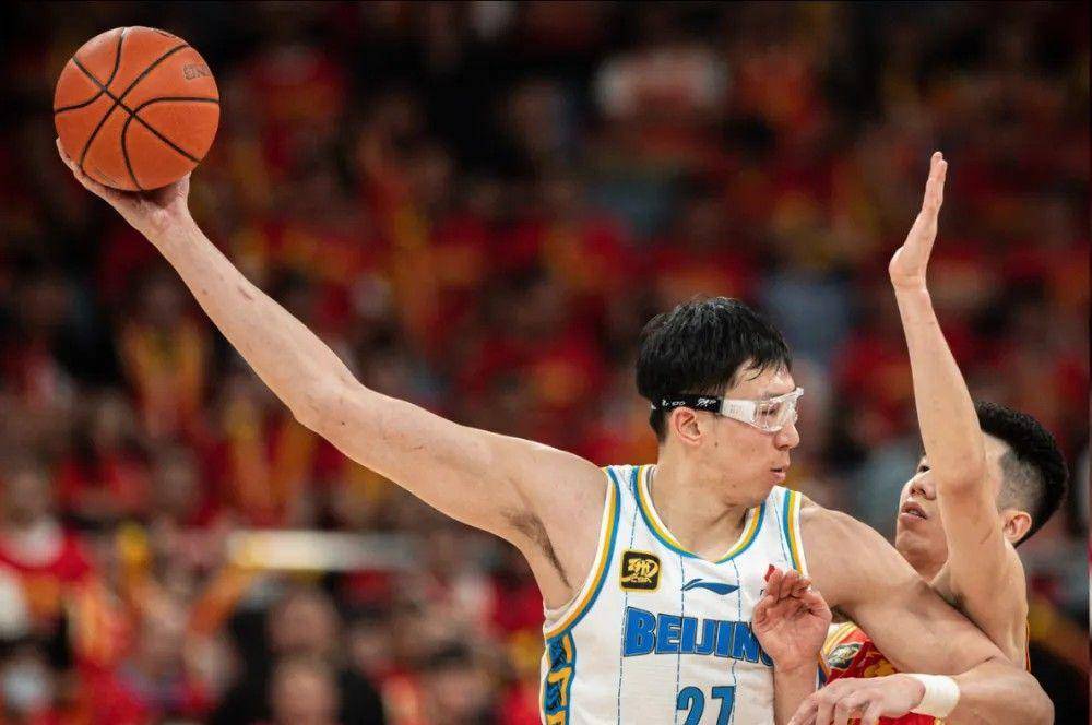 山东队完胜爵士，周琦扛起全队