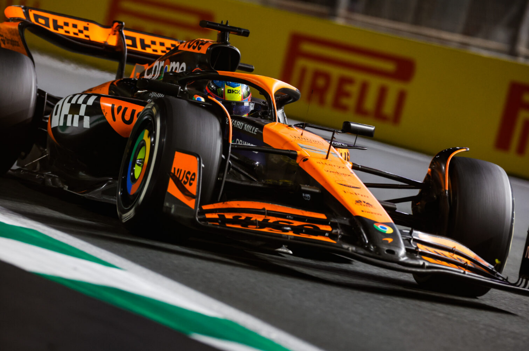 开云体育登录-阿斯顿马丁险胜雷诺车队，皮亚斯特里点燃赛场的简单介绍