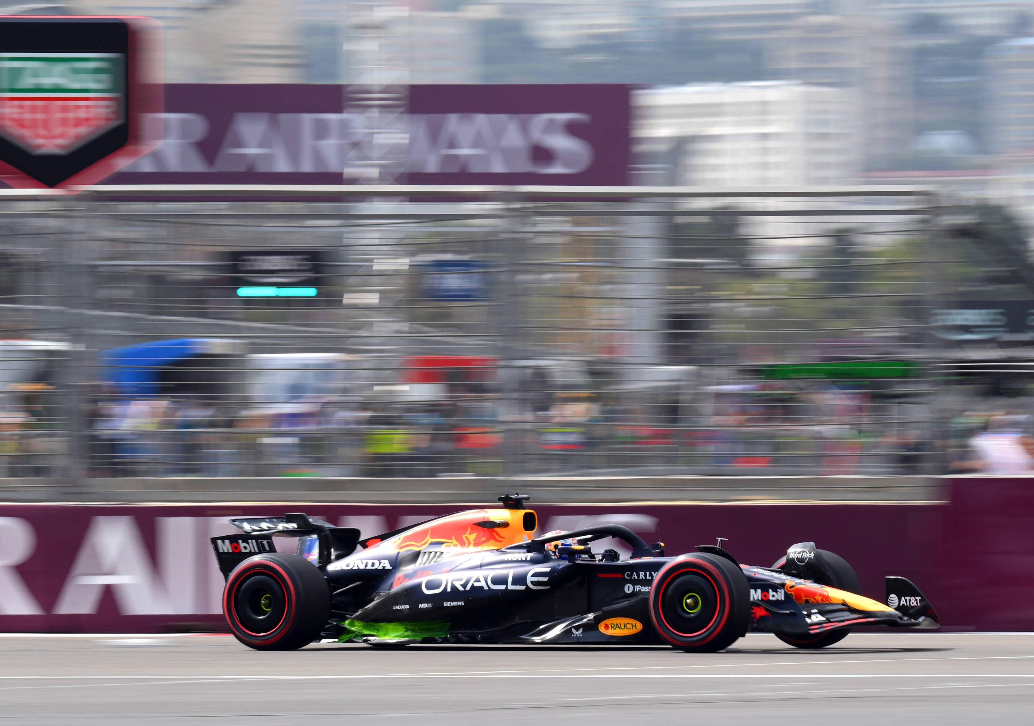 雷诺车队鏖战迈凯伦，勒克莱尔状态火热