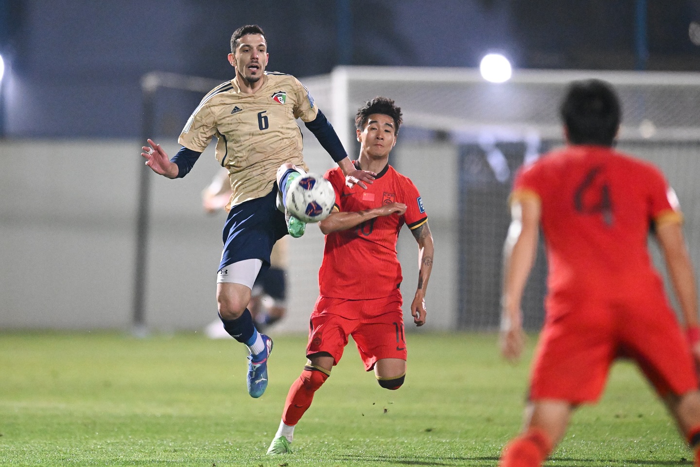 开云体育在线-中国队轻取葡萄牙队，梁靖崑点燃赛场